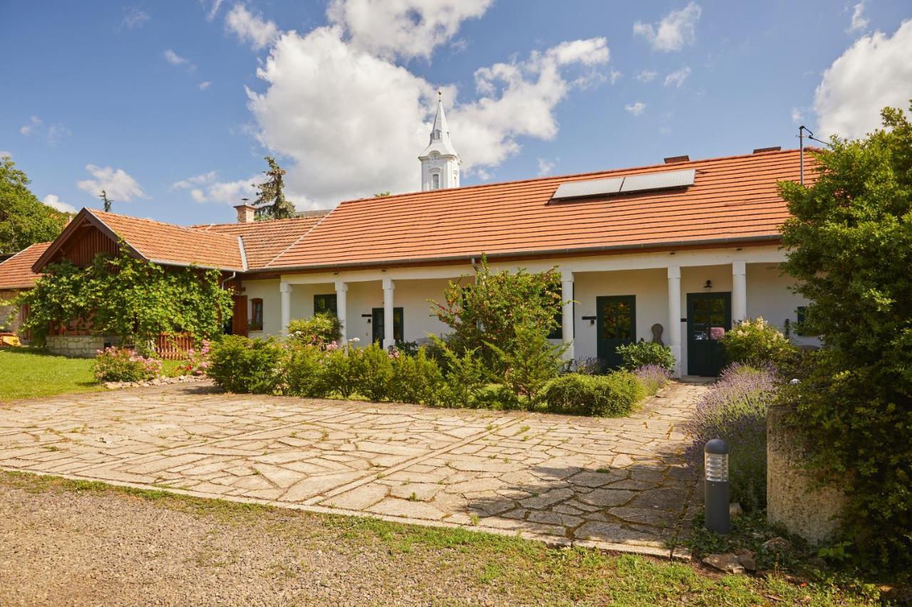 Barta Pince Vendeghaz Mad Hotel Exterior photo
