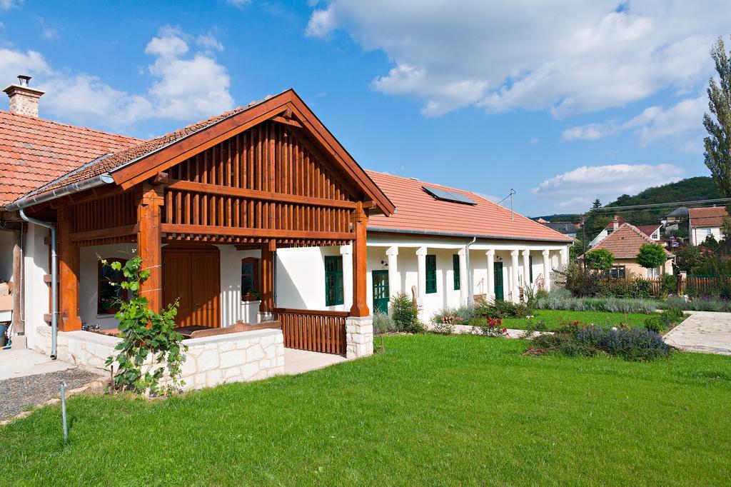 Barta Pince Vendeghaz Mad Hotel Exterior photo